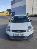 Vista 3 del Ford Fiesta blanco