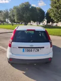 Vista 5 del Ford Fiesta blanco