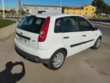 Vista 7 del Ford Fiesta blanco