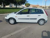 Vista 9 del Ford Fiesta blanco
