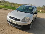 Vista 2 del Ford Fiesta plateado