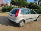 Vista 4 del Ford Fiesta plateado