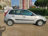 Vista 5 del Ford Fiesta plateado