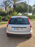 Vista 6 del Ford Fiesta plateado